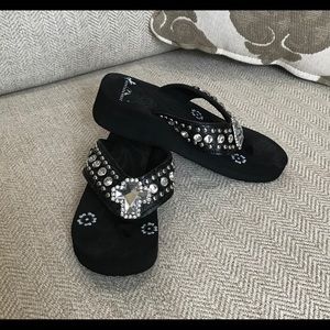 Montana West Rhinestone Flip-flop w/ Cross